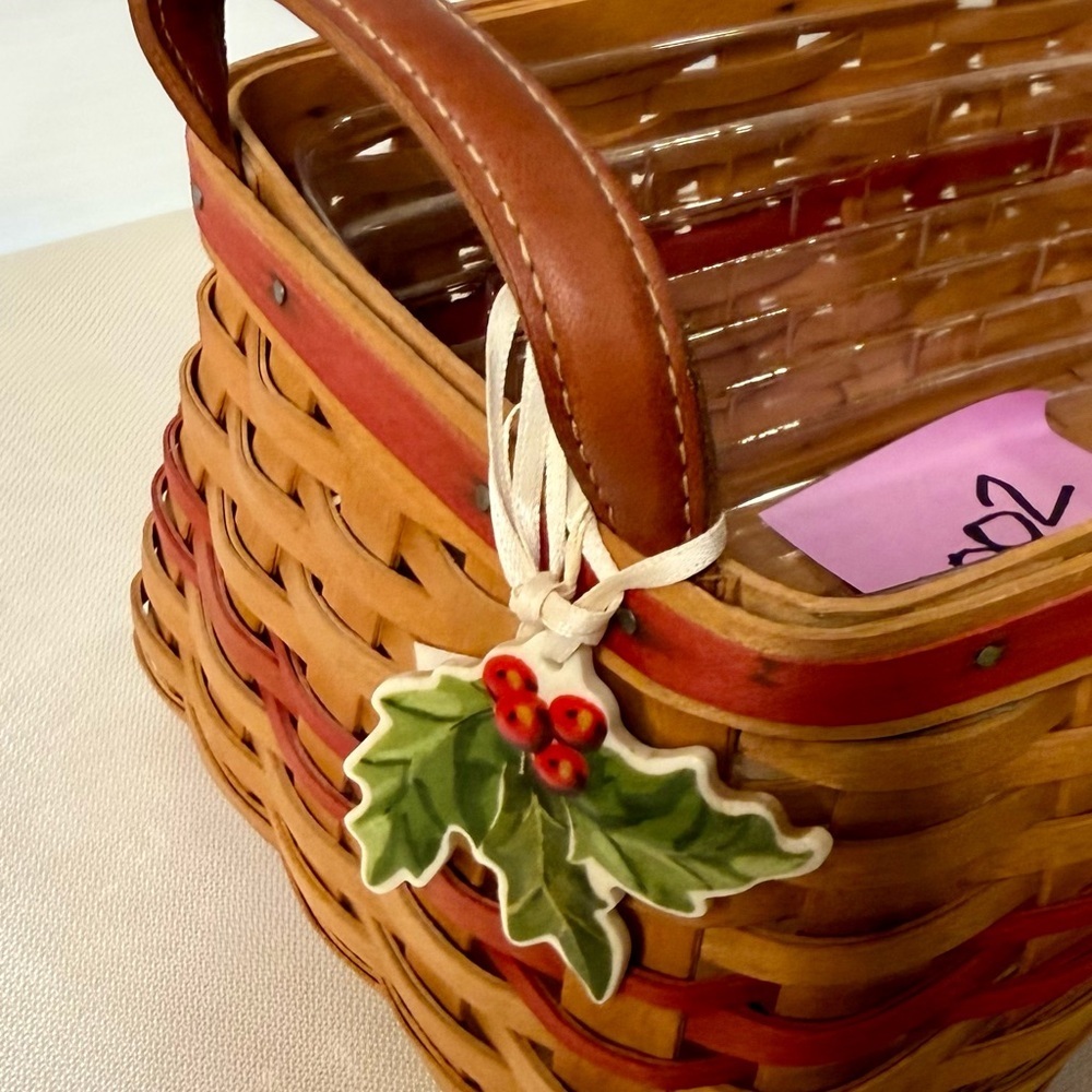 Longaberger Hand Woven Basket with Liner; Excellent condition - Picture 9 of 11